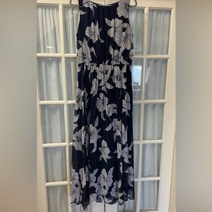 Jessica Howard. Pleated maxi dress size 16 Navy/white